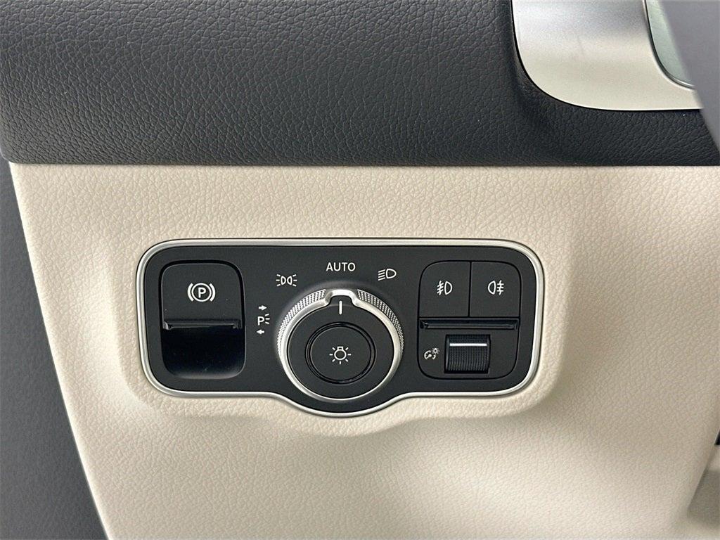 new 2025 Mercedes-Benz GLB 250 car, priced at $48,645