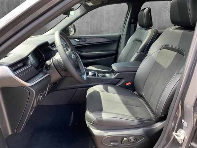 new 2025 Jeep Grand Cherokee car, priced at $44,799