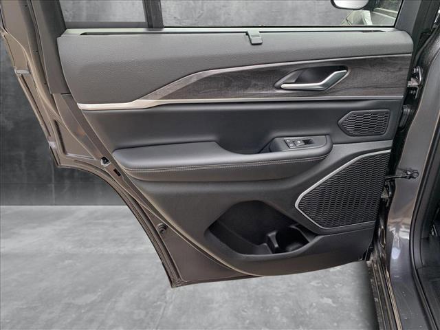 new 2025 Jeep Grand Cherokee car, priced at $53,595