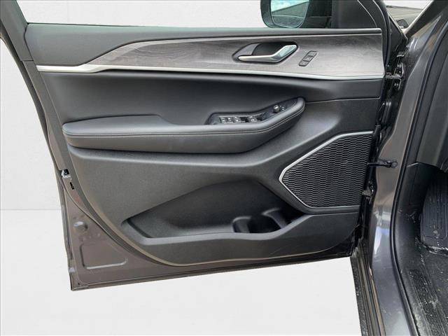 new 2025 Jeep Grand Cherokee car, priced at $50,549