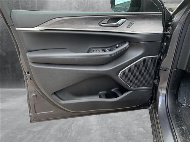 new 2025 Jeep Grand Cherokee car, priced at $53,595