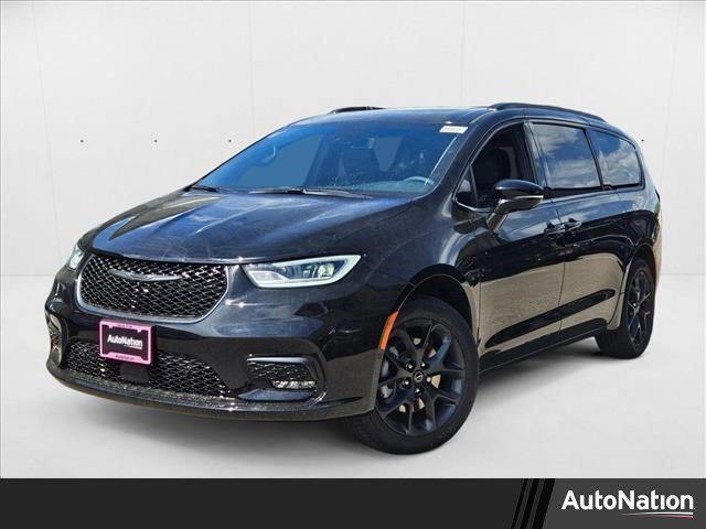 new 2025 Chrysler Pacifica car, priced at $52,757
