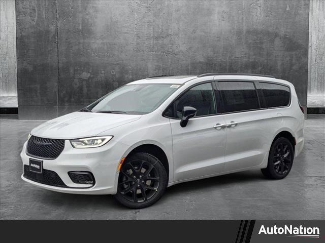 new 2025 Chrysler Pacifica car, priced at $52,472