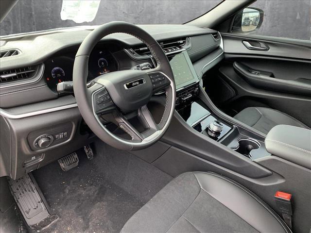 new 2025 Jeep Grand Cherokee car, priced at $43,299