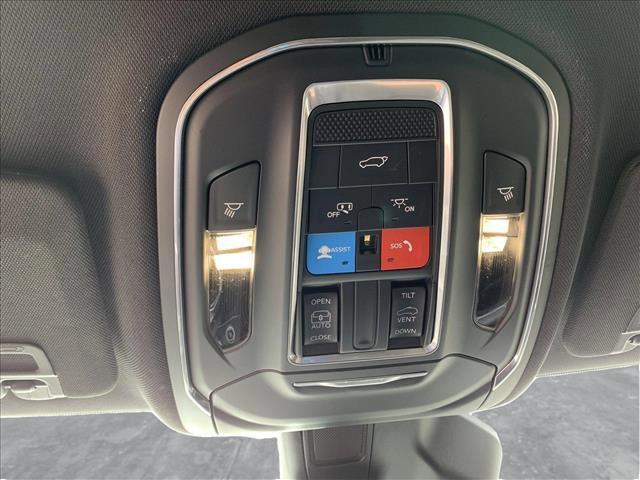 new 2025 Jeep Grand Cherokee car, priced at $43,299