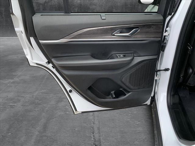 new 2025 Jeep Grand Cherokee car, priced at $50,686