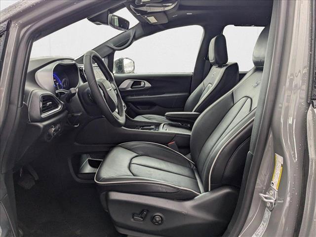 new 2025 Chrysler Pacifica car, priced at $49,396