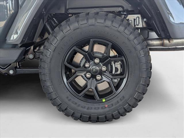 new 2025 Jeep Gladiator car, priced at $42,699