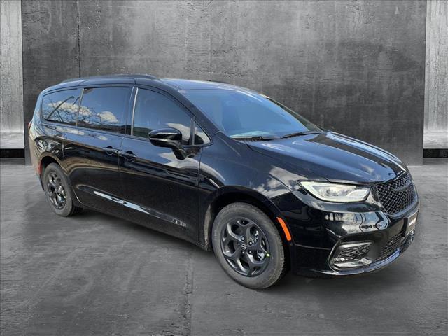 new 2025 Chrysler Pacifica Hybrid car, priced at $58,929