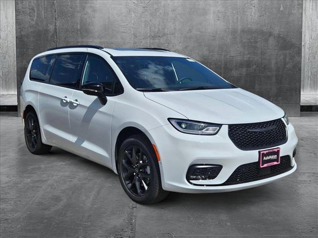 new 2025 Chrysler Pacifica car, priced at $52,757