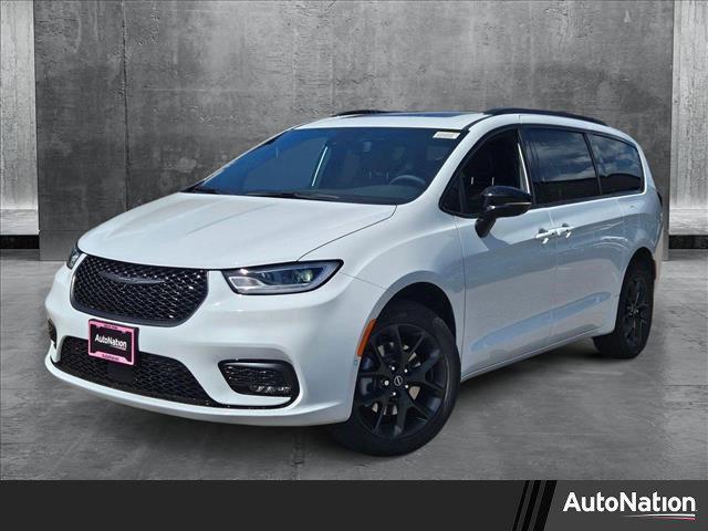 new 2025 Chrysler Pacifica car, priced at $52,757