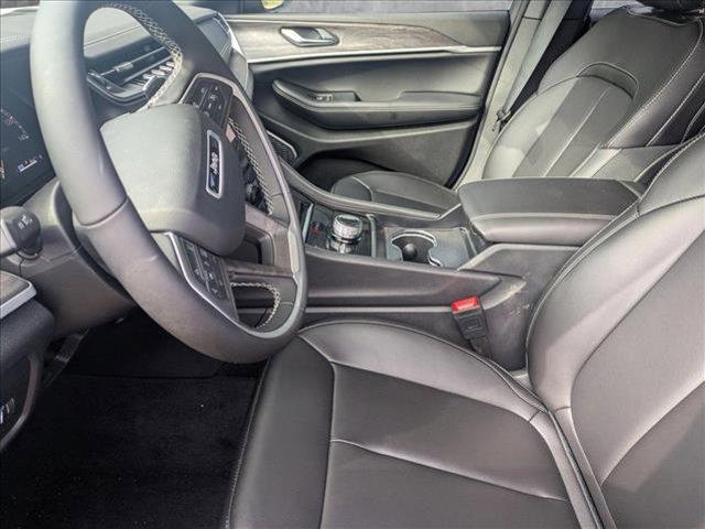 new 2025 Jeep Grand Cherokee car, priced at $50,401