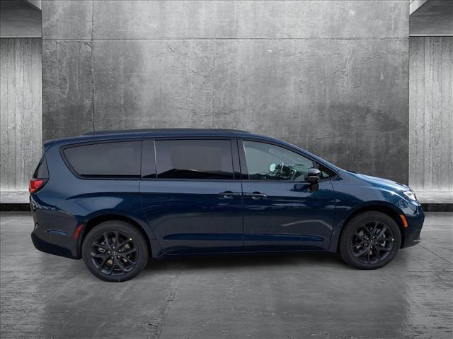 new 2025 Chrysler Pacifica car, priced at $52,896