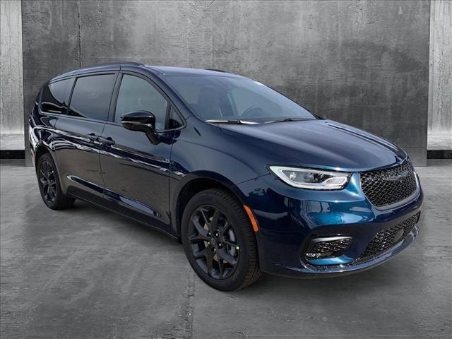 new 2025 Chrysler Pacifica car, priced at $52,896