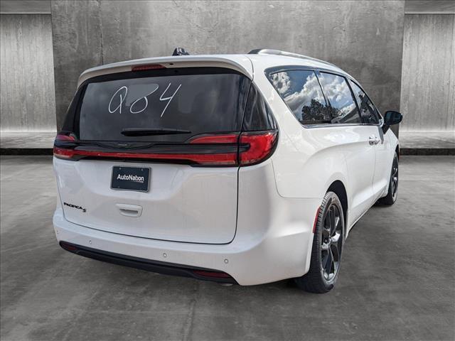new 2024 Chrysler Pacifica car, priced at $41,947