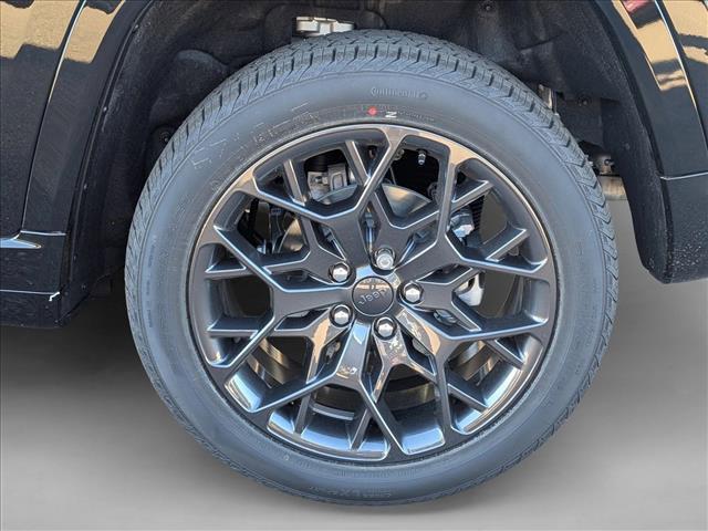 new 2025 Jeep Grand Cherokee car, priced at $60,140