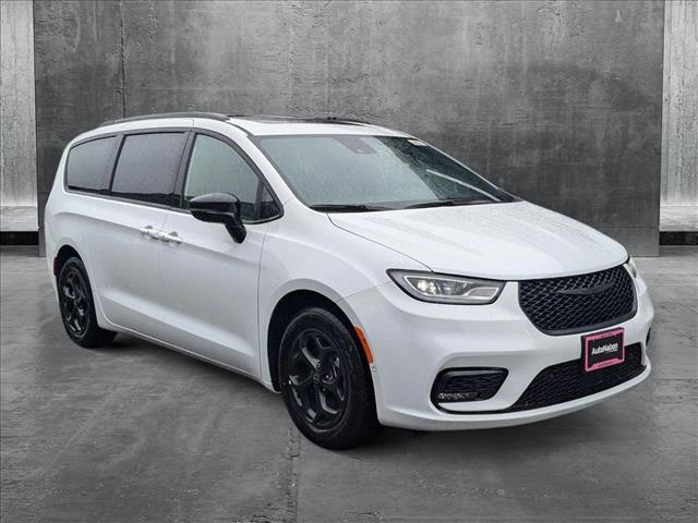 new 2025 Chrysler Pacifica Hybrid car, priced at $56,879