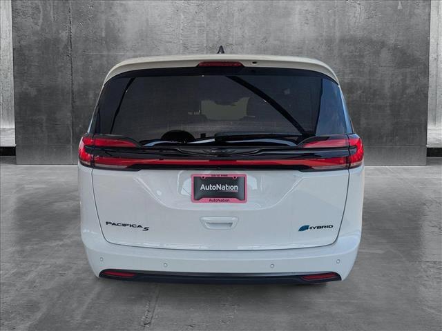 new 2025 Chrysler Pacifica Hybrid car, priced at $56,879
