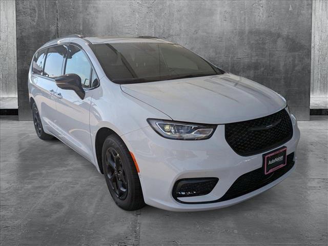 new 2025 Chrysler Pacifica Hybrid car, priced at $56,879