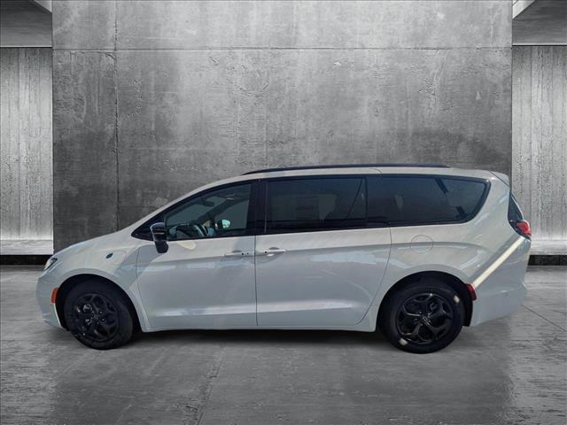 new 2025 Chrysler Pacifica Hybrid car, priced at $56,879
