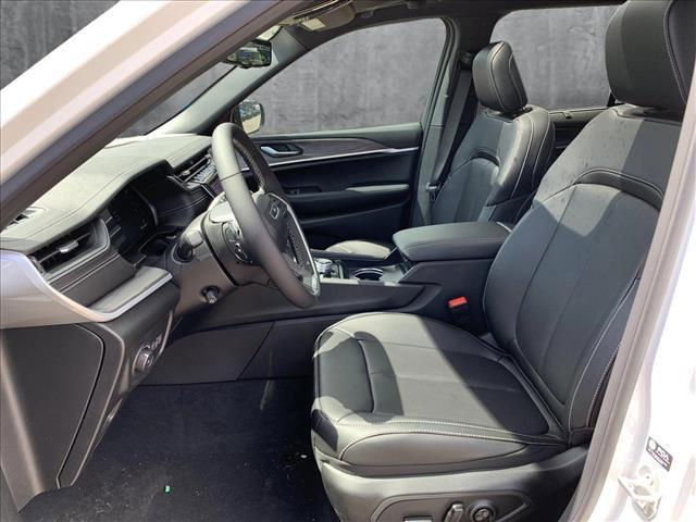 new 2025 Jeep Grand Cherokee car, priced at $53,000