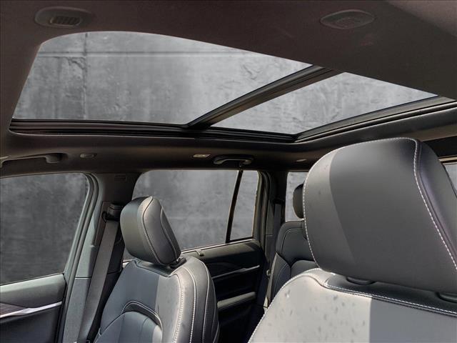 new 2025 Jeep Grand Cherokee car, priced at $53,000