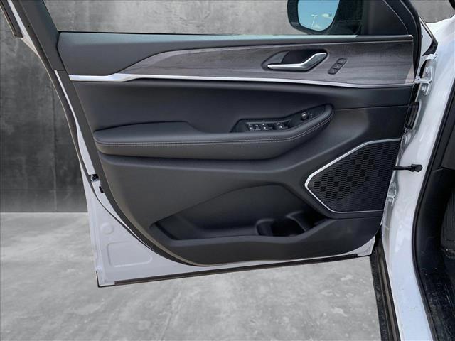 new 2025 Jeep Grand Cherokee car, priced at $53,000