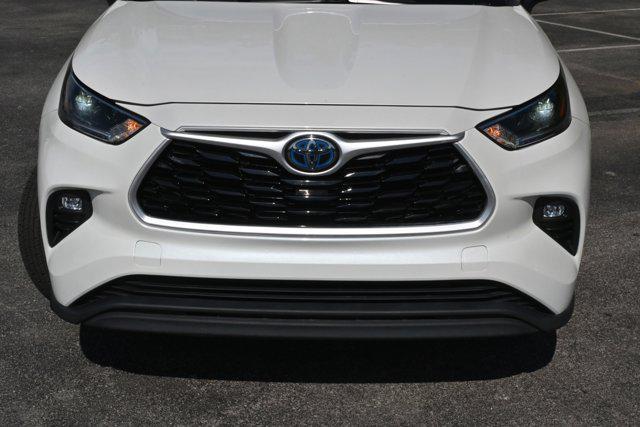 used 2021 Toyota Highlander Hybrid car, priced at $31,995