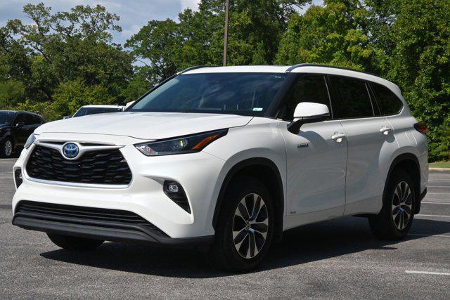 used 2021 Toyota Highlander Hybrid car, priced at $31,995