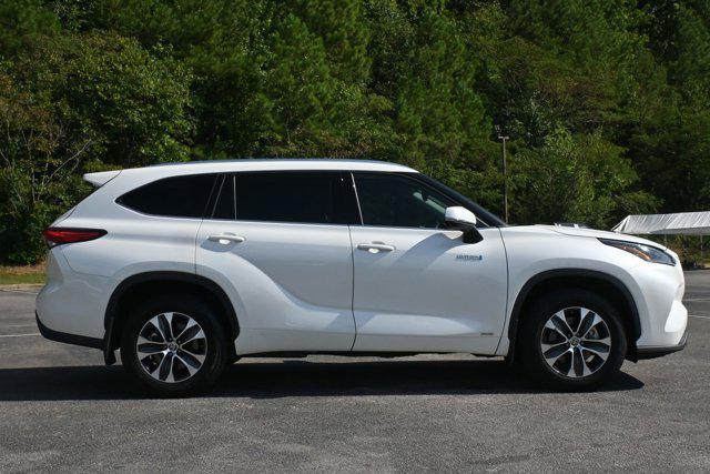 used 2021 Toyota Highlander Hybrid car, priced at $31,995