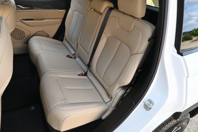 used 2024 Jeep Grand Cherokee car, priced at $32,995