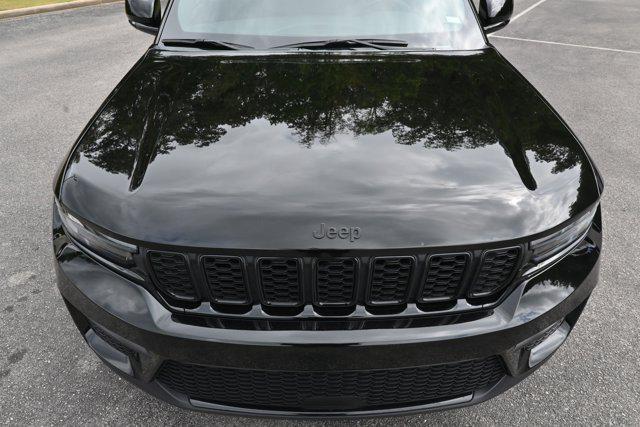 used 2024 Jeep Grand Cherokee car, priced at $31,995