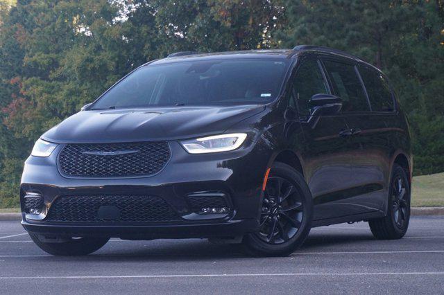 used 2021 Chrysler Pacifica car, priced at $25,994