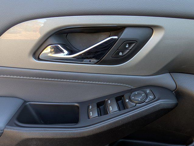 used 2021 Chevrolet Traverse car, priced at $17,990