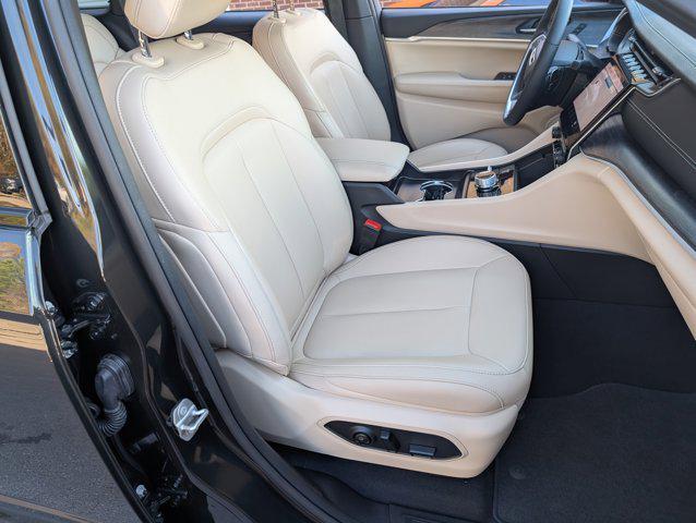 used 2024 Jeep Grand Cherokee car, priced at $36,995