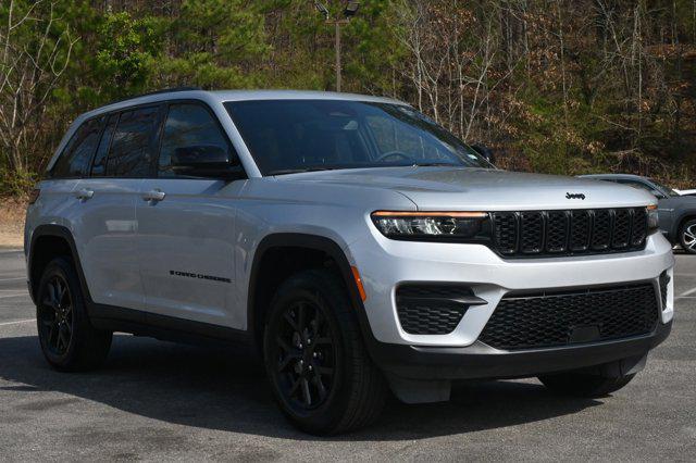 used 2024 Jeep Grand Cherokee car, priced at $32,995