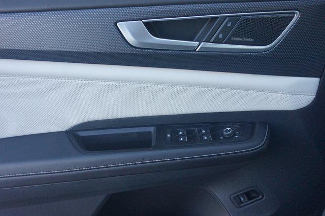 used 2024 Volkswagen Atlas Cross Sport car, priced at $39,995