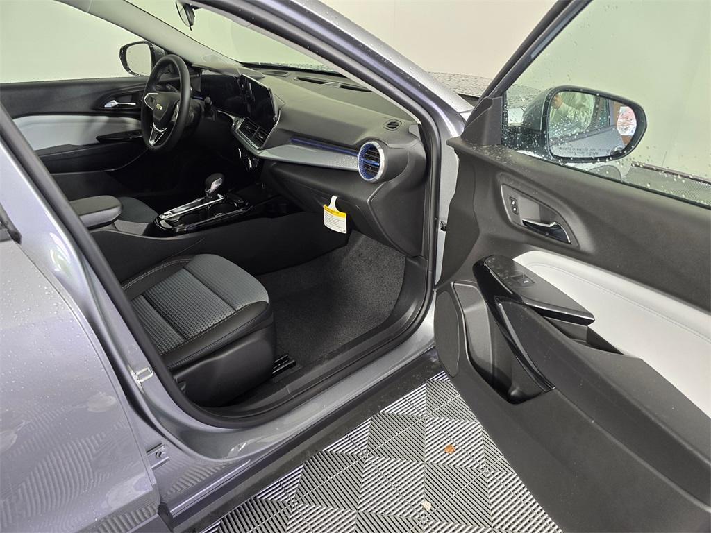 new 2025 Chevrolet Trax car, priced at $22,490