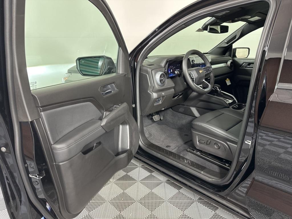 new 2025 Chevrolet Colorado car, priced at $40,860