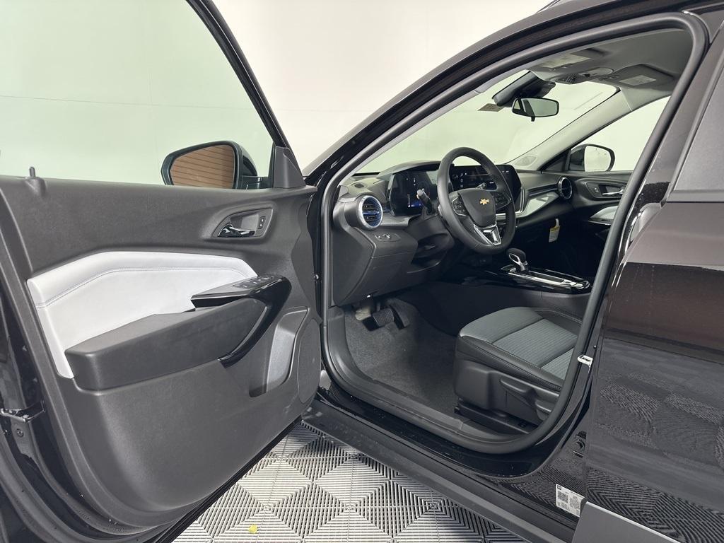 new 2025 Chevrolet Trax car, priced at $22,490