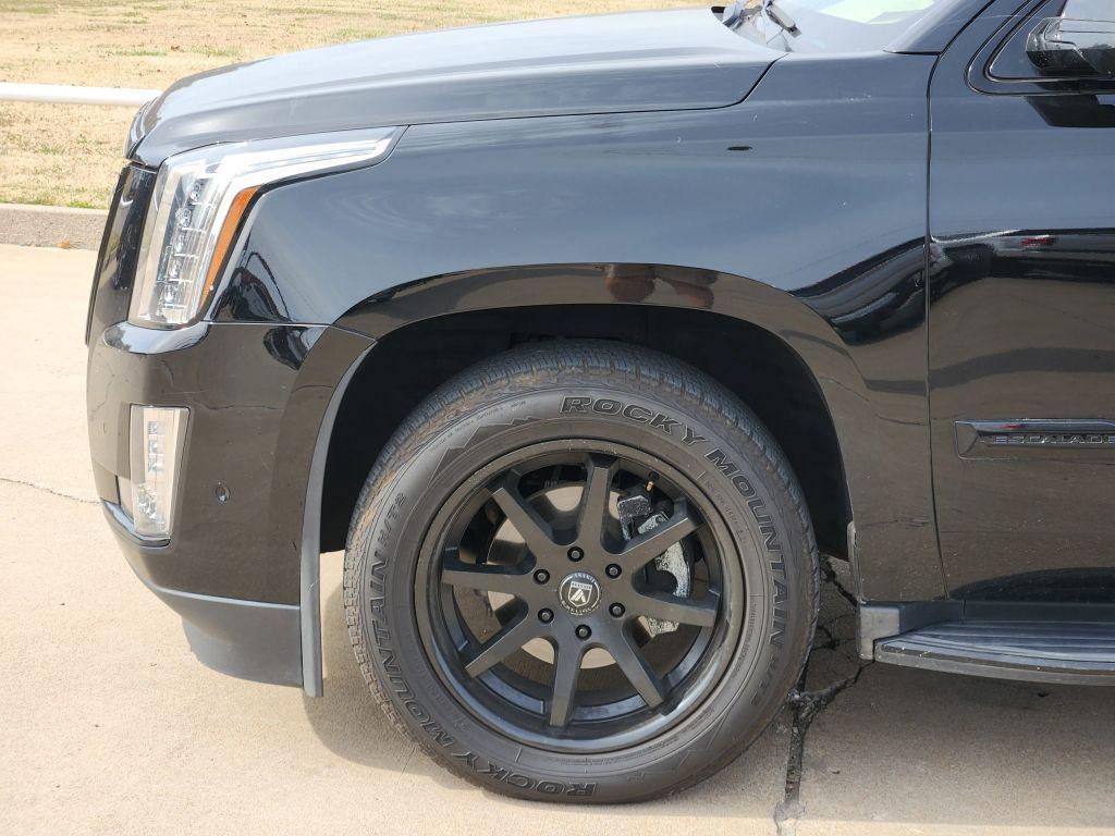 used 2018 Cadillac Escalade car, priced at $25,999