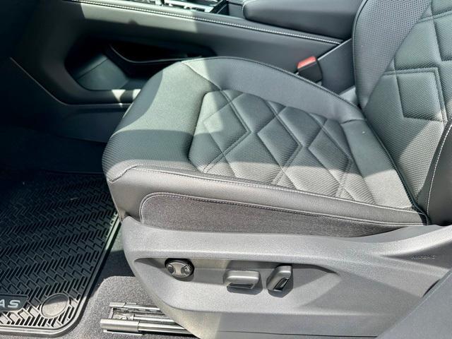 new 2025 Volkswagen Atlas car, priced at $41,564