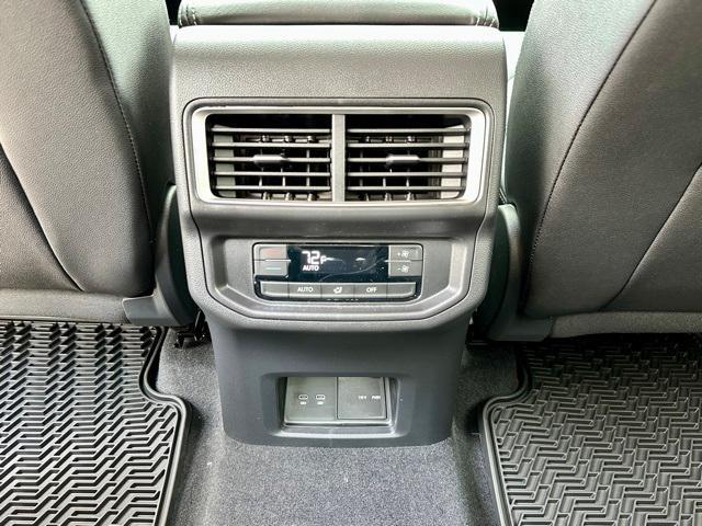 new 2025 Volkswagen Atlas car, priced at $41,564