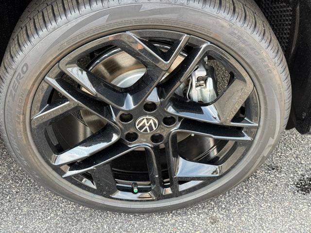 new 2025 Volkswagen Tiguan car, priced at $36,121