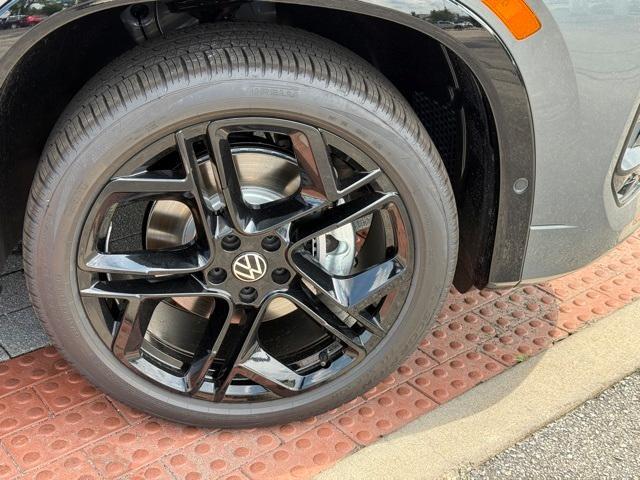 new 2025 Volkswagen Tiguan car, priced at $36,231