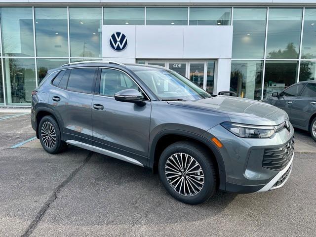 new 2025 Volkswagen Tiguan car, priced at $31,360