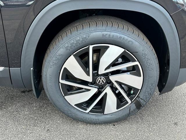 new 2025 Volkswagen Atlas car, priced at $46,088