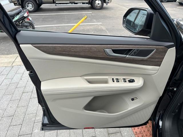 new 2025 Volkswagen Atlas car, priced at $46,088