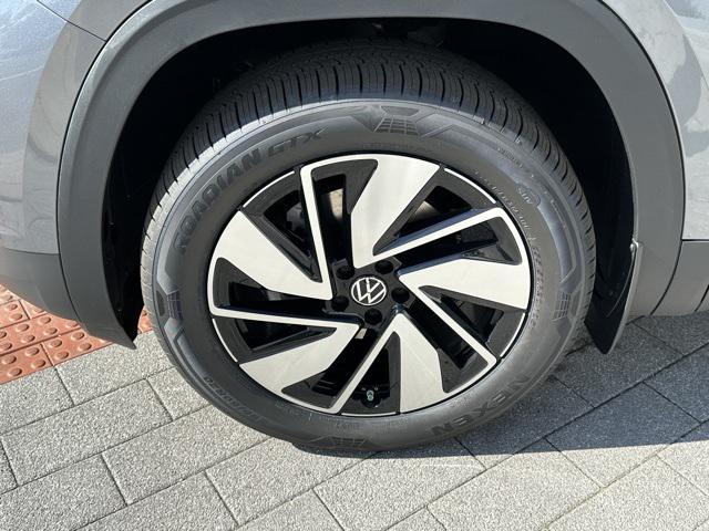 new 2025 Volkswagen Atlas car, priced at $47,487