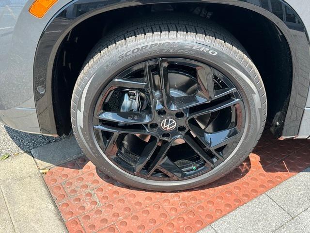 new 2025 Volkswagen Tiguan car, priced at $37,474